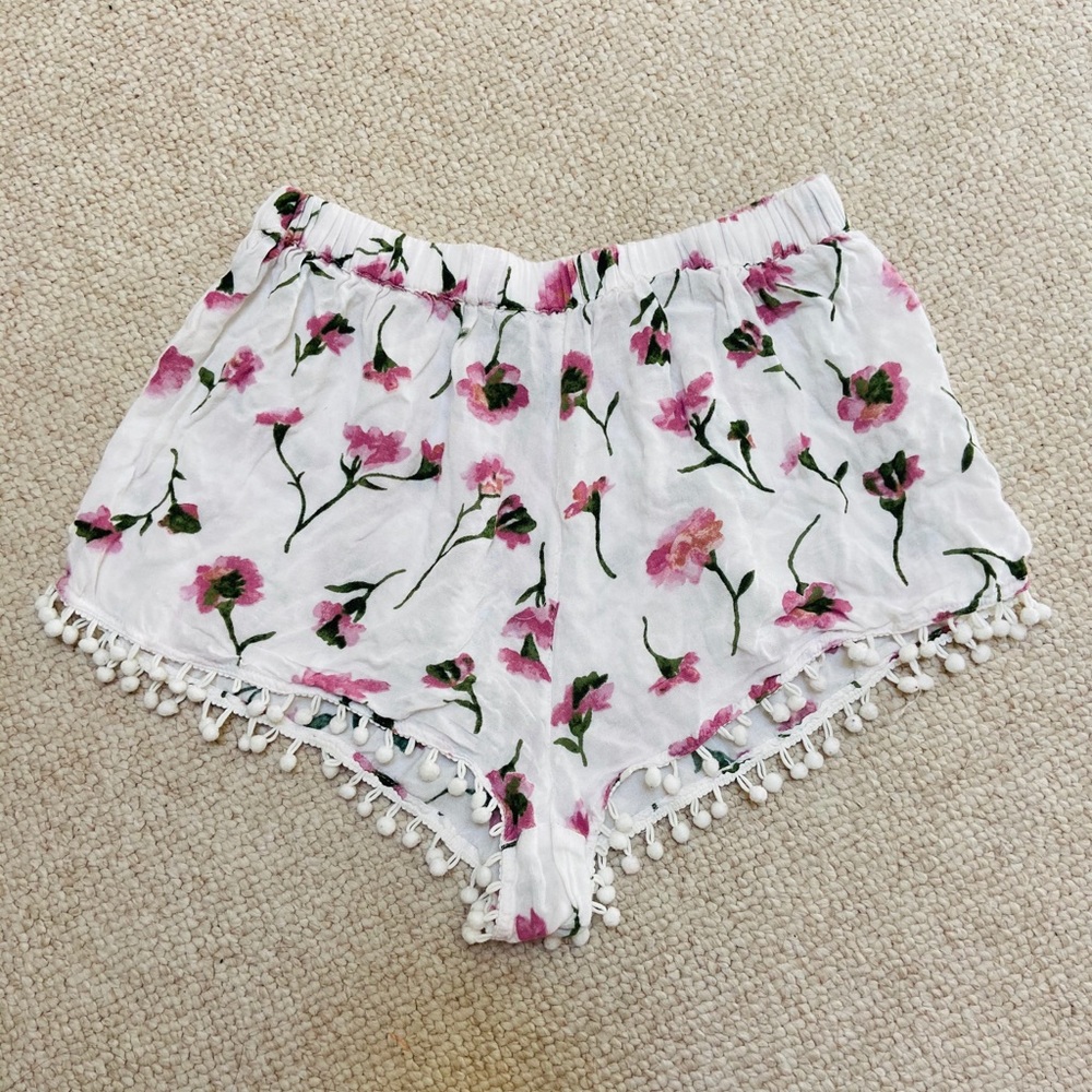 white floral shorts!